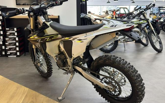 2026 Triumph TF 250-E Jet Black/Pure White