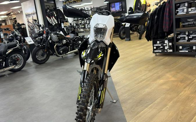 2026 Triumph TF 250-E Jet Black/Pure White