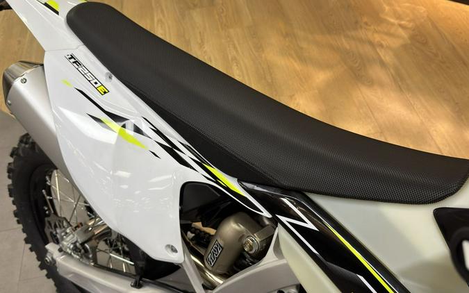 2026 Triumph TF 250-E Jet Black/Pure White