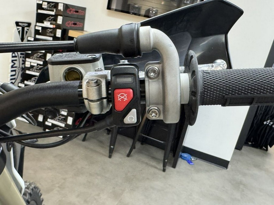 2026 Triumph TF 250-E Jet Black/Pure White