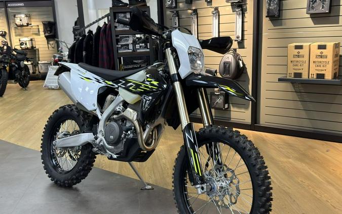 2026 Triumph TF 250-E Jet Black/Pure White