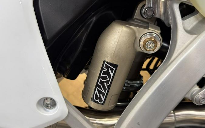 2026 Triumph TF 250-E Jet Black/Pure White