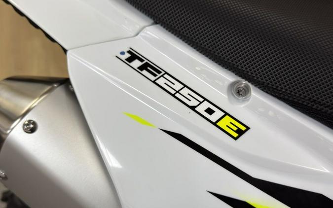 2026 Triumph TF 250-E Jet Black/Pure White