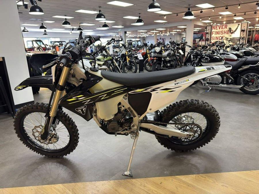 2026 Triumph TF 250-E Jet Black/Pure White