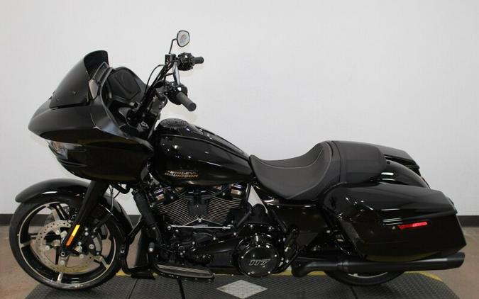 Harley-Davidson Road Glide® 2024 FLTRX 84445518 VIVID BLACK