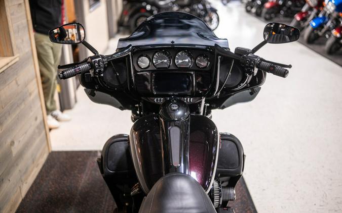 2021 CVO™ Tri Glide® (FLHTCUTGSE)