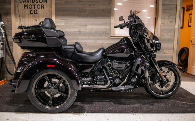 2021 CVO™ Tri Glide® (FLHTCUTGSE)
