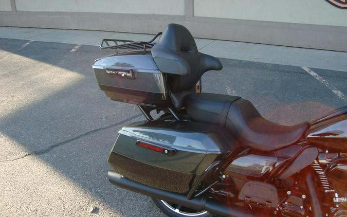 2025 Harley-Davidson® Street Glide® Ultra Iron Horse Metallic / Vivid Black - Black Finish