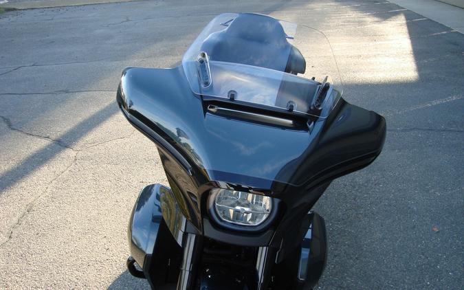 2025 Harley-Davidson® Street Glide® Ultra Iron Horse Metallic / Vivid Black - Black Finish