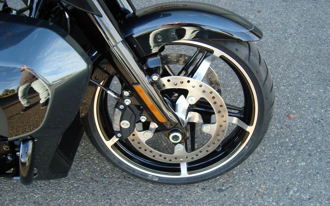 2025 Harley-Davidson® Street Glide® Ultra Iron Horse Metallic / Vivid Black - Black Finish