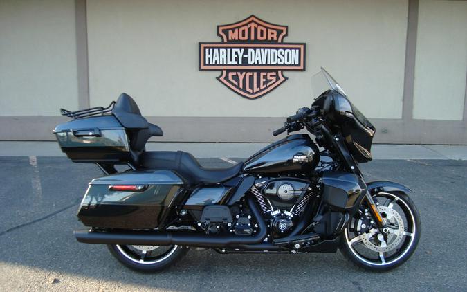2025 Harley-Davidson® Street Glide® Ultra Iron Horse Metallic / Vivid Black - Black Finish