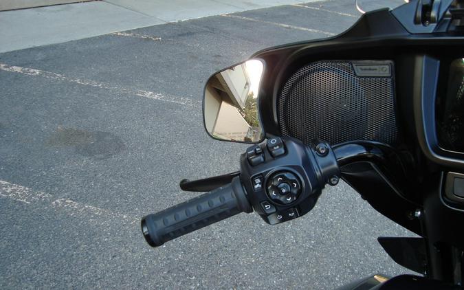 2025 Harley-Davidson® Street Glide® Ultra Iron Horse Metallic / Vivid Black - Black Finish