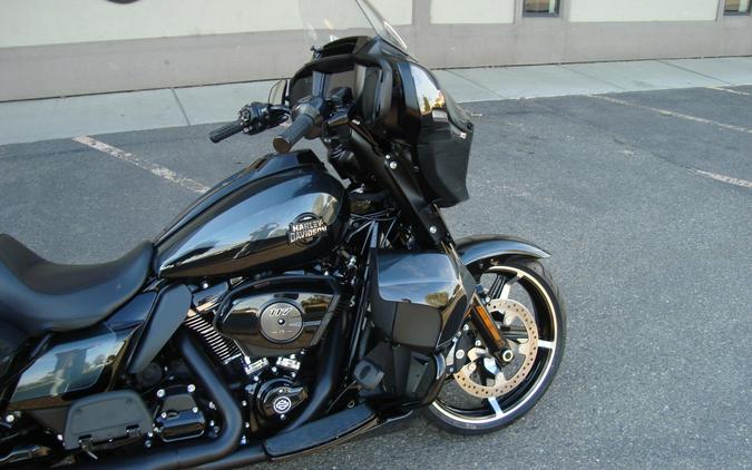 2025 Harley-Davidson® Street Glide® Ultra Iron Horse Metallic / Vivid Black - Black Finish