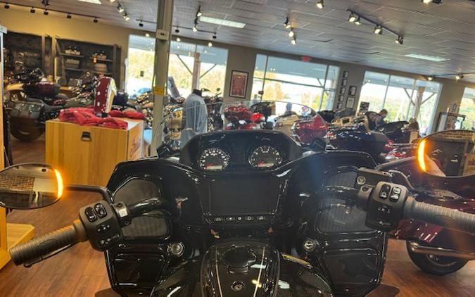 2026 Indian Motorcycle® Challenger 112 Dark Horse® with PowerBand Audio Package