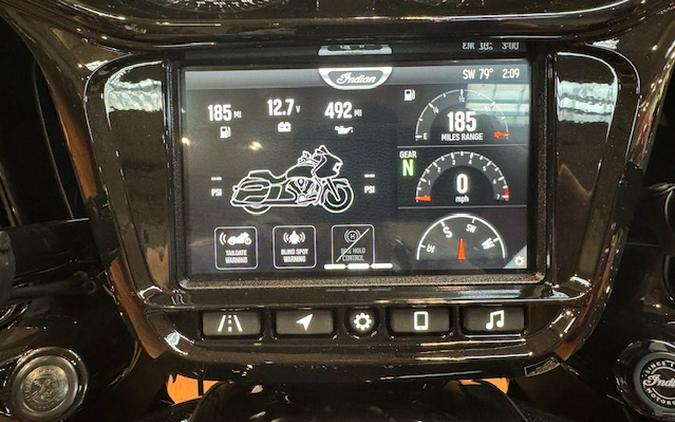 2026 Indian Motorcycle® Challenger 112 Dark Horse® with PowerBand Audio Package