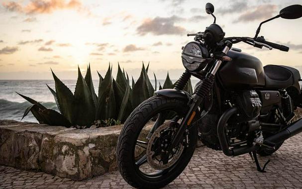 2021 Moto Guzzi V7 Stone E5