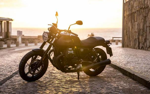 2021 Moto Guzzi V7 Stone E5