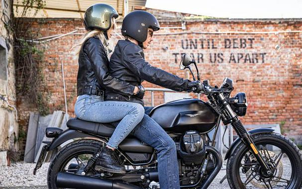 2021 Moto Guzzi V7 Stone E5
