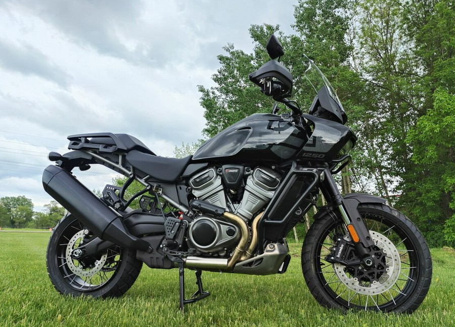 2024 Harley-Davidson Pan America™ 1250 Special VIVID BLACK
