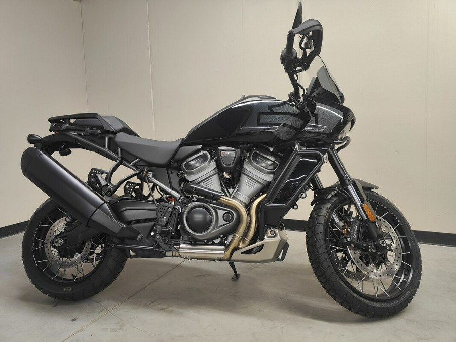 2024 Harley-Davidson Pan America™ 1250 Special VIVID BLACK