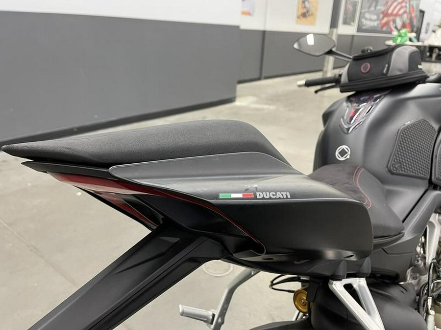 2022 Ducati SFV4S