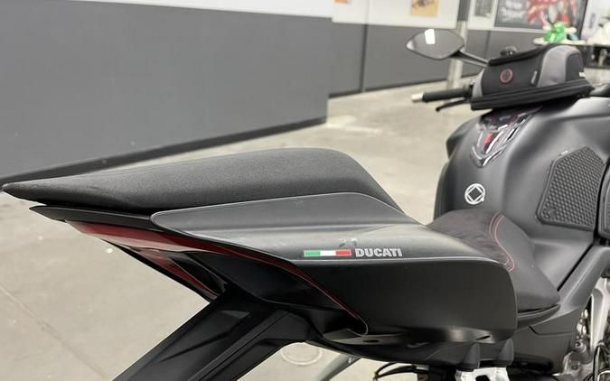 2022 Ducati SFV4S