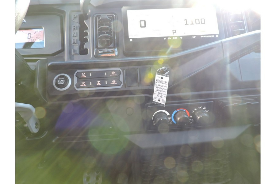 2026 Can-Am Defender XT CAB HD11