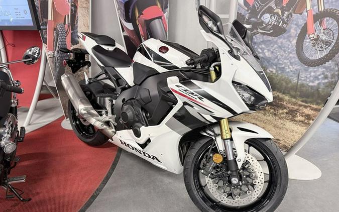 2027 Honda CBR1000RR ABS