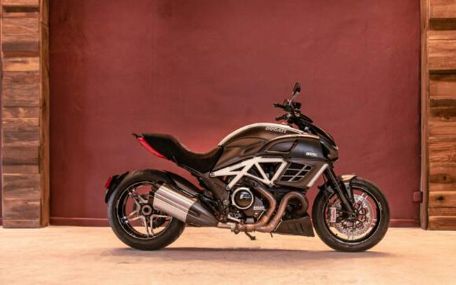 2013 DUCATI DIAVEL AMG EDITION