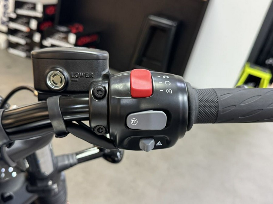 2025 Triumph Bonneville Bobber Icon Edition