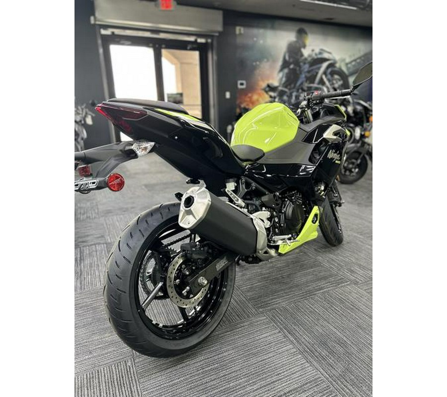 2026 Kawasaki Ninja® 500 ABS Metallic Yellowish Green/Ebony