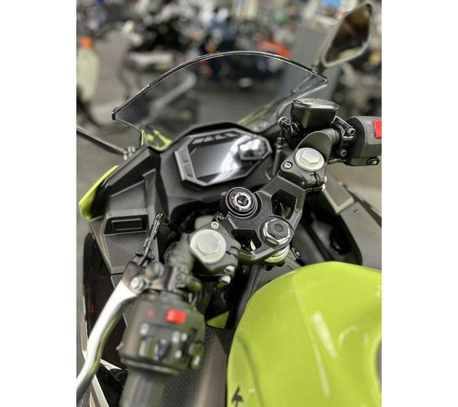 2026 Kawasaki Ninja® 500 ABS Metallic Yellowish Green/Ebony