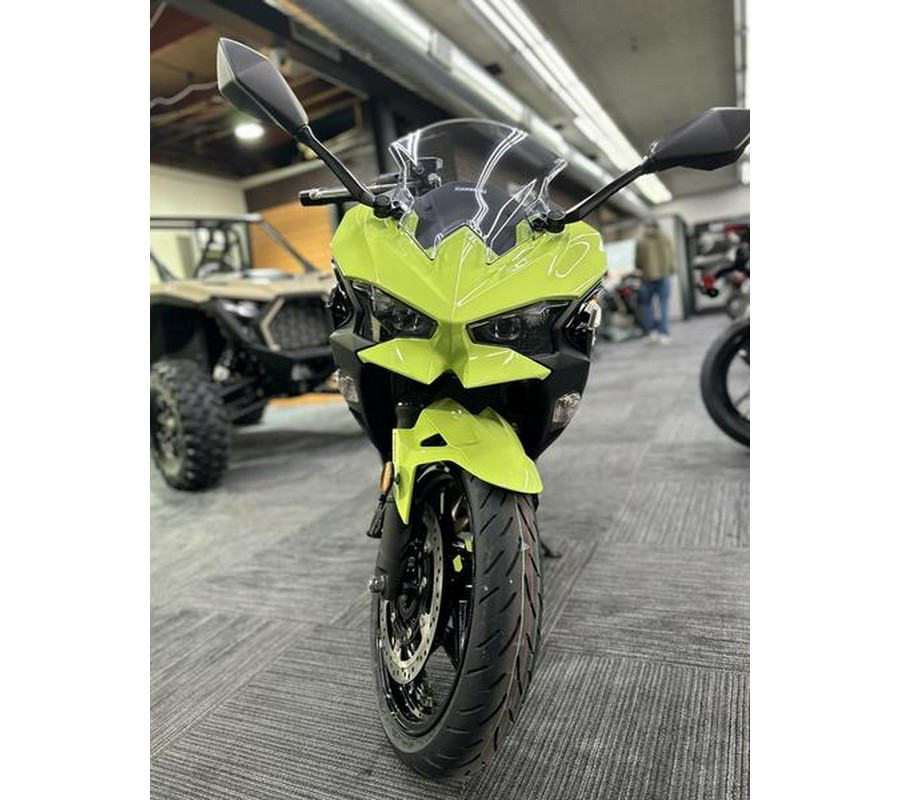 2026 Kawasaki Ninja® 500 ABS Metallic Yellowish Green/Ebony