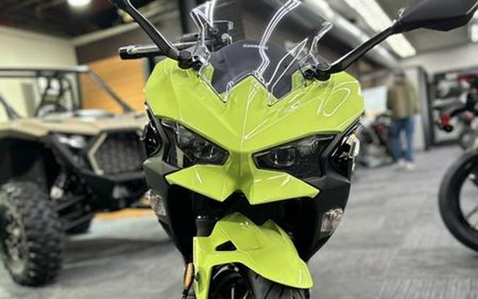 2026 Kawasaki Ninja® 500 ABS Metallic Yellowish Green/Ebony