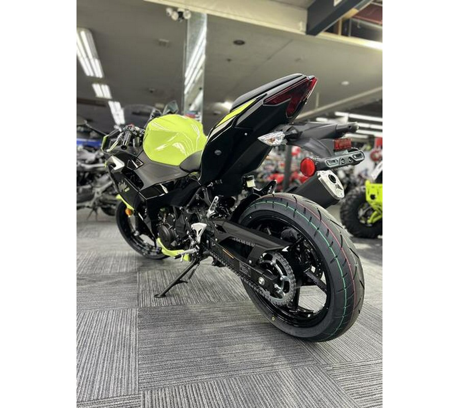 2026 Kawasaki Ninja® 500 ABS Metallic Yellowish Green/Ebony