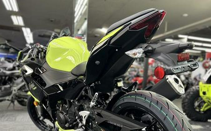 2026 Kawasaki Ninja® 500 ABS Metallic Yellowish Green/Ebony