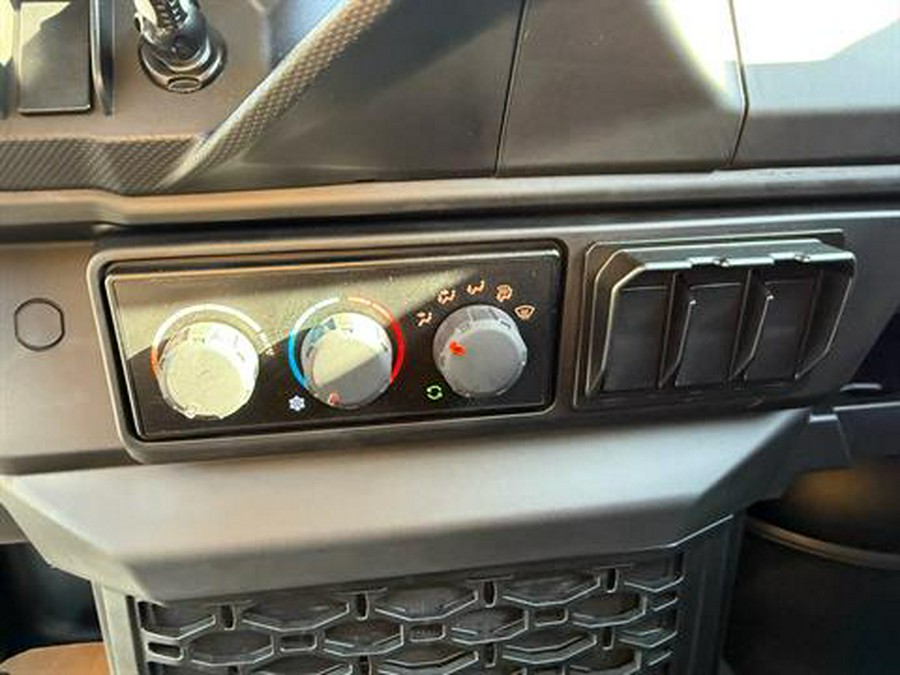 2027 Can-Am Defender XU MAX Limited HD11