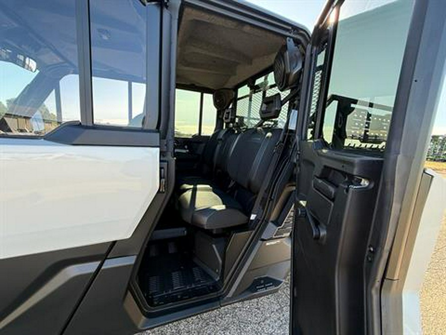 2027 Can-Am Defender XU MAX Limited HD11
