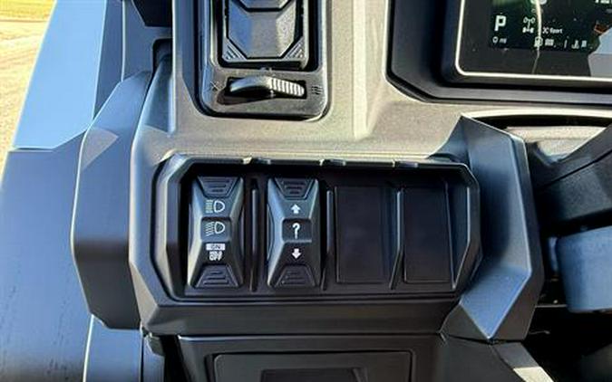 2027 Can-Am Defender XU MAX Limited HD11