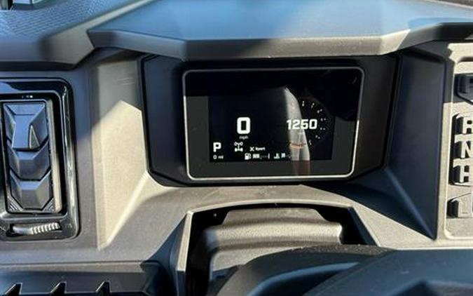 2027 Can-Am Defender XU MAX Limited HD11