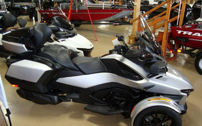 2024 Can-Am® Spyder RT Limited Dark Wheels