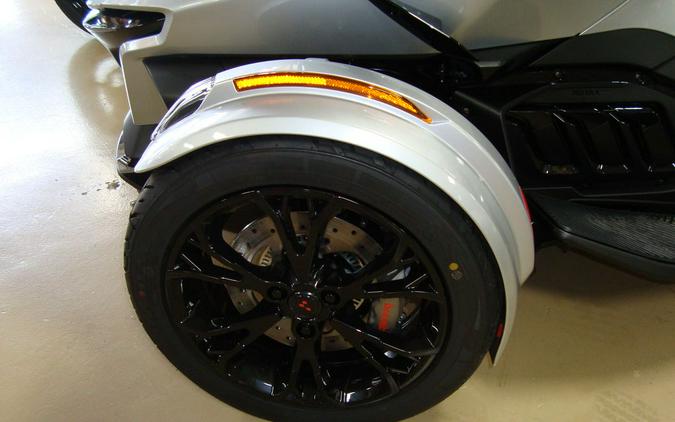 2024 Can-Am® Spyder RT Limited Dark Wheels