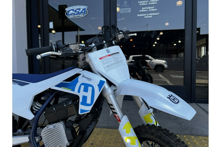 2024 Husqvarna Motorcycles EE 3