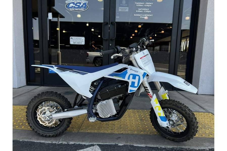 2024 Husqvarna Motorcycles EE 3