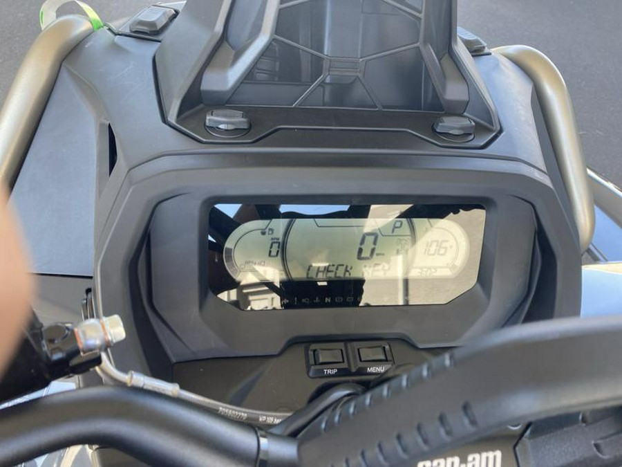 2026 Can-Am® Outlander X mr 1000R Granite Grey