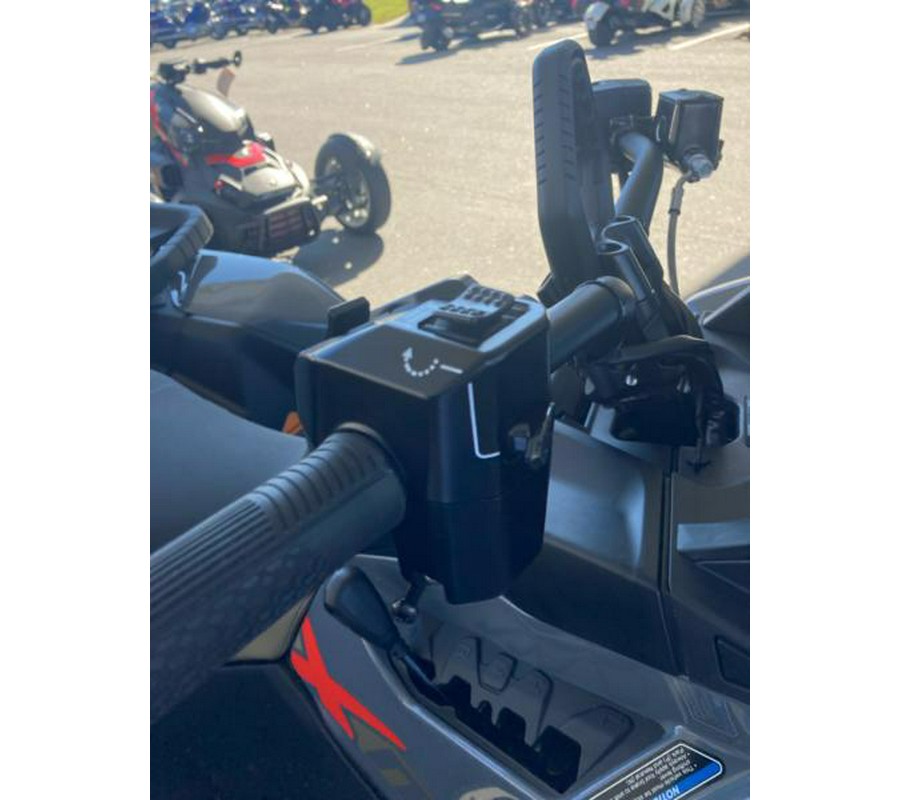 2026 Can-Am® Outlander X mr 1000R Granite Grey