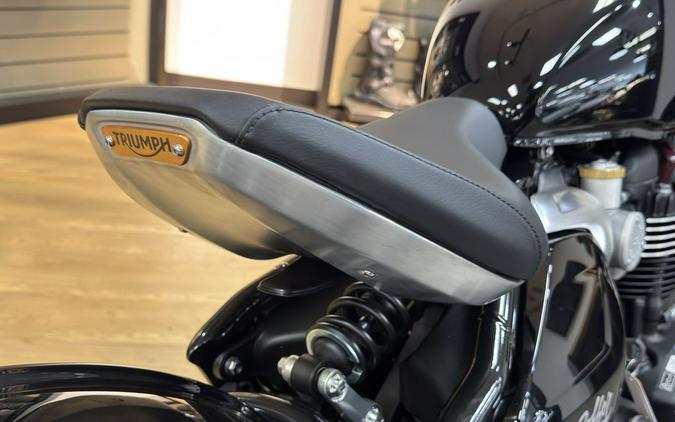 2026 Triumph Bonneville Bobber Jet black