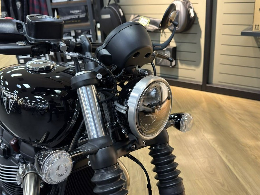 2026 Triumph Bonneville Bobber Jet black