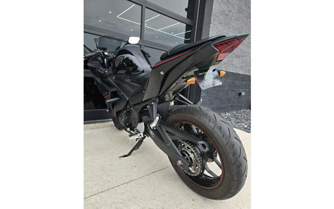 2018 YZF-R3 - Yamaha