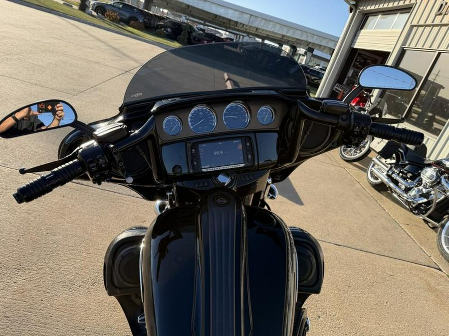 2016 Harley-Davidson® FLHXSE - CVO™ Street Glide®